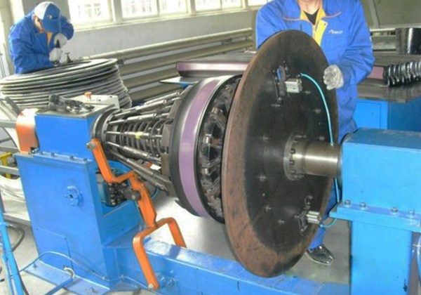 青島浩瀚機(jī)械 三角膠貼合機(jī)——輪胎制造好搭檔！